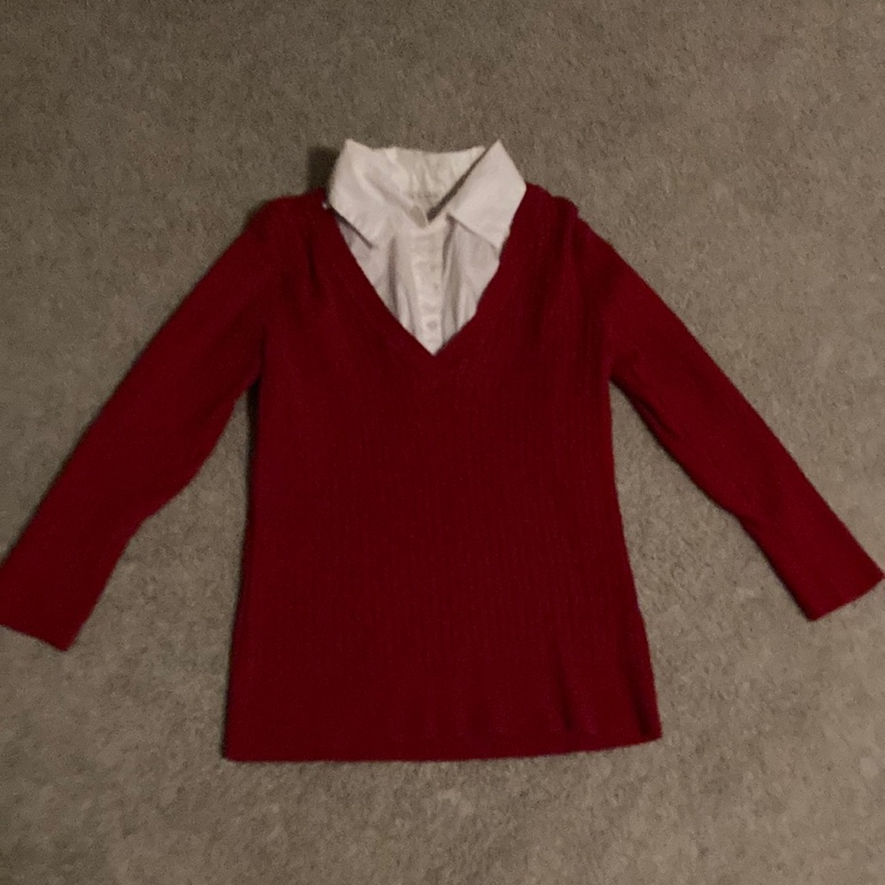 Red Carolyn Taylor sweater with white collar, size Small. Like new
